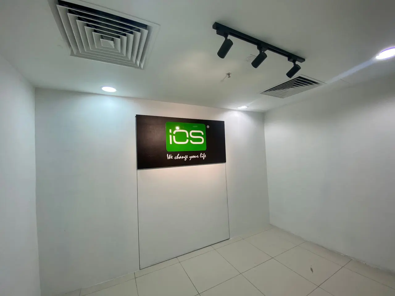 IOS Service Center Final Work (Site Photo)